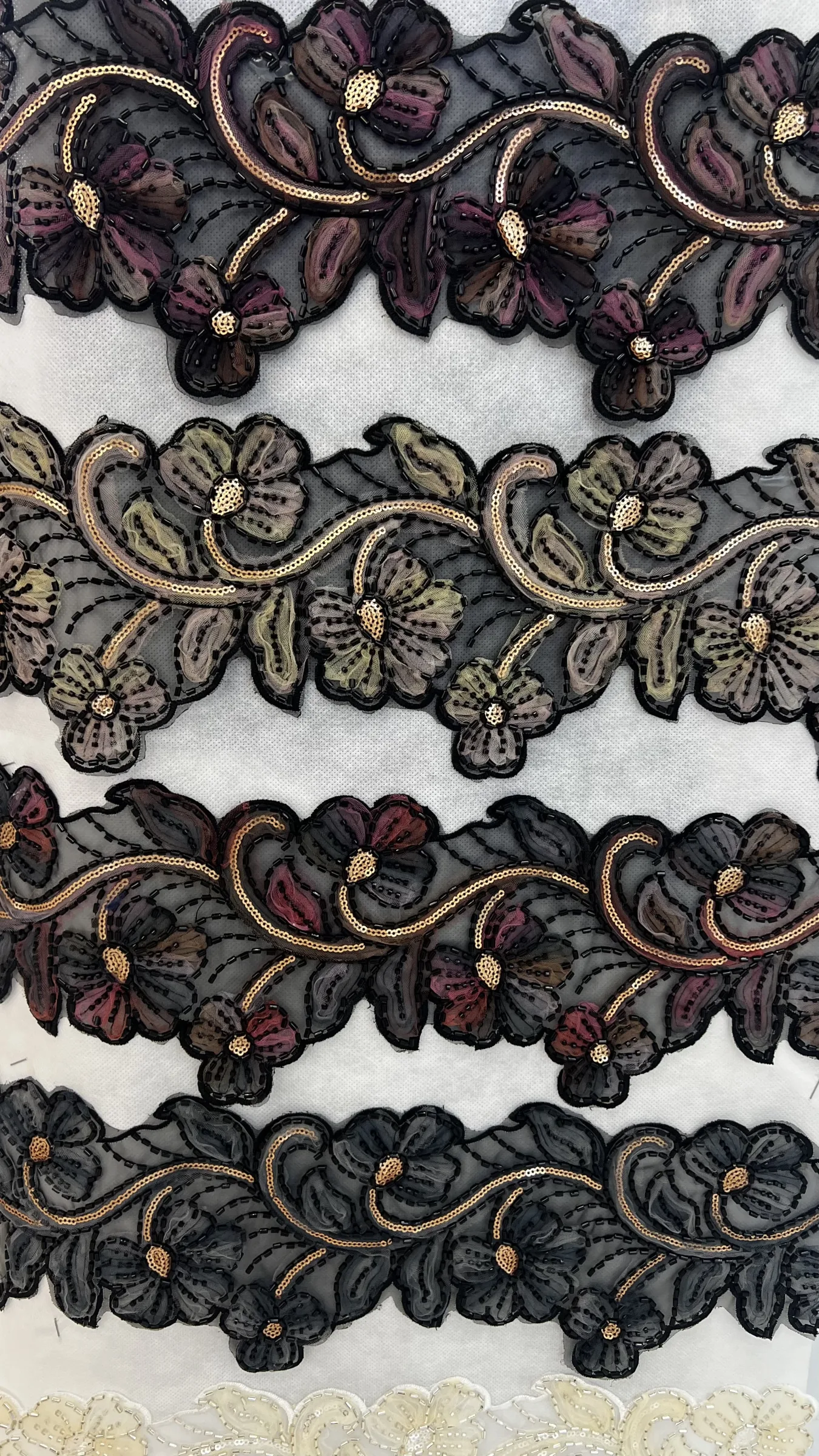 Embroidered floral lace trim — image 1